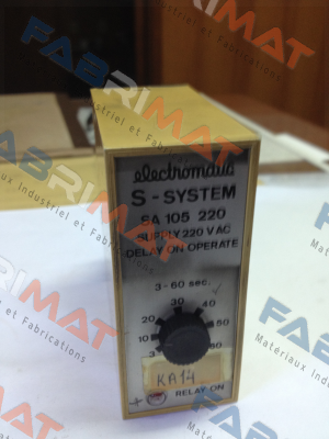 ST100 220V Carlo Gavazzi